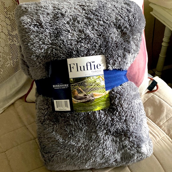 Berkshire Bedding Berkshire Blanket And Home 6 X 70 Fluffie Throw